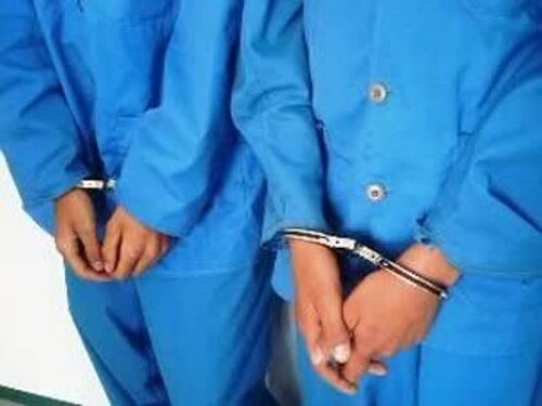 پدر پس از قتل همسر و دختر ۸سالهاش در قزوین دستگیر شد پدر پس از قتل همسر و دختر ۸سالهاش در قزوین دستگیر شد